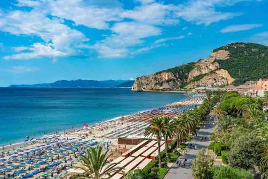 Appartamento In Centro Storico Finale Ligure Εξωτερικό φωτογραφία